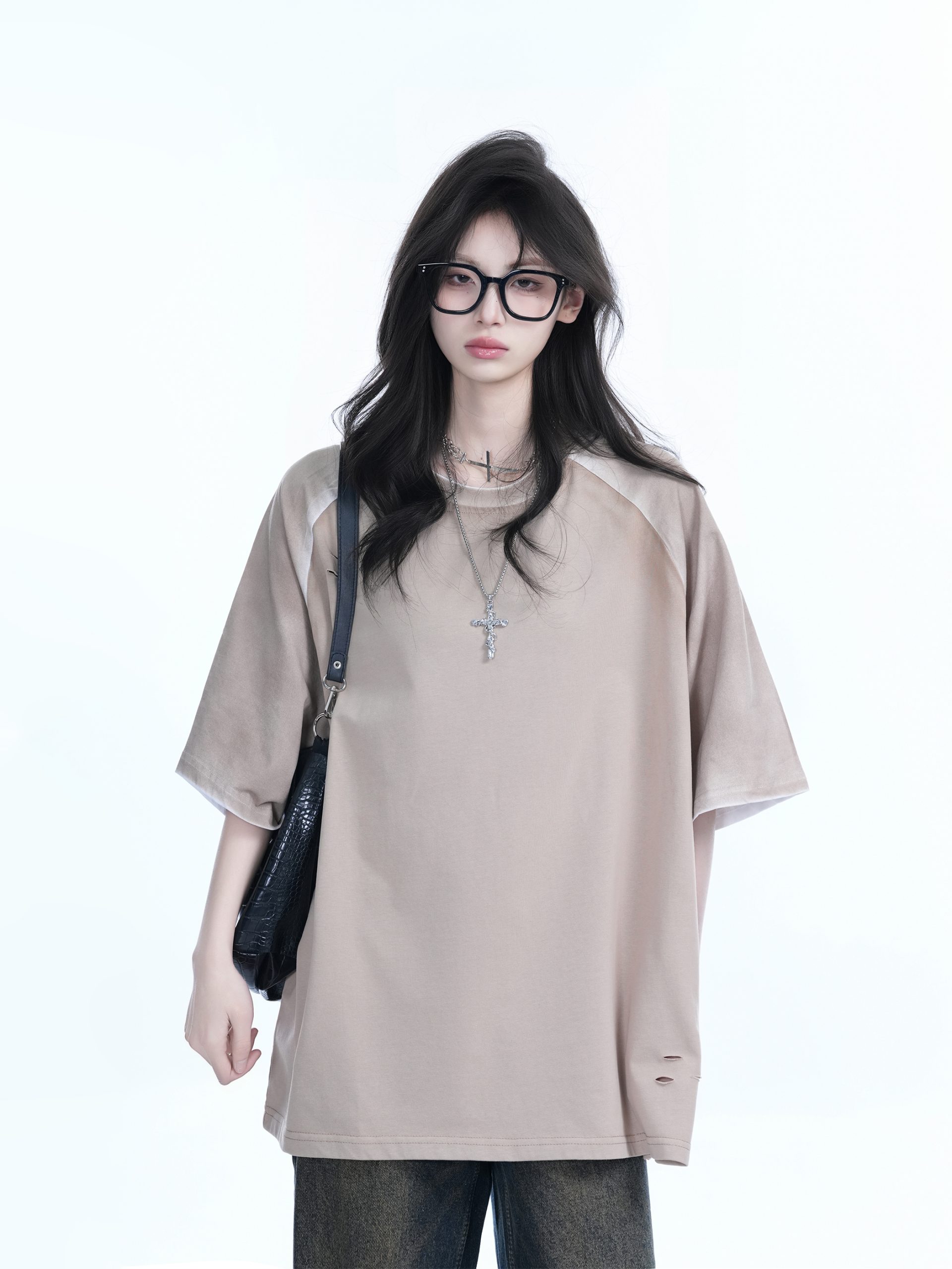 Color-Blocking Raglan T-Shirt for Women - Oversized Loose Fit Short Sleeve Tee with American Sports Style, Casual Trendy Look Color-Blocking Raglan T-Shirt for Women - Oversized Loose Fit Short Sleeve Tee with American Sports Style, Casual Trendy Look