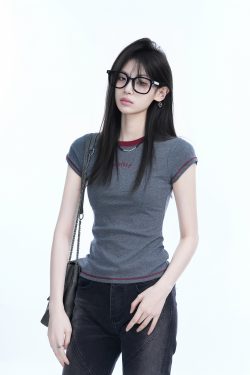 Colorful Contrast Short Sleeve T-Shirt for Women - Slim Fit Round Neck, American Style, Casual Base Layer, Perfect for Everyday Wear