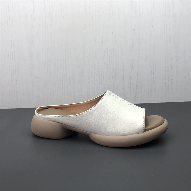 Comfortable Open-Toe Genuine Leather Women's Slippers - Lightweight Non-Slip Summer Shoes in Large Size for Effortless Style Comfortable Open-Toe Genuine Leather Women's Slippers - Lightweight Non-Slip Summer Shoes in Large Size for Effortless Style