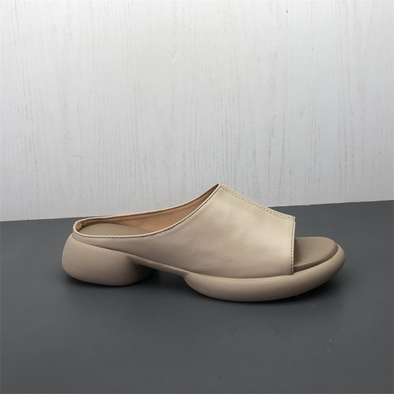 Comfortable Open-Toe Genuine Leather Women's Slippers - Lightweight Non-Slip Summer Shoes in Large Size for Effortless Style Comfortable Open-Toe Genuine Leather Women's Slippers - Lightweight Non-Slip Summer Shoes in Large Size for Effortless Style