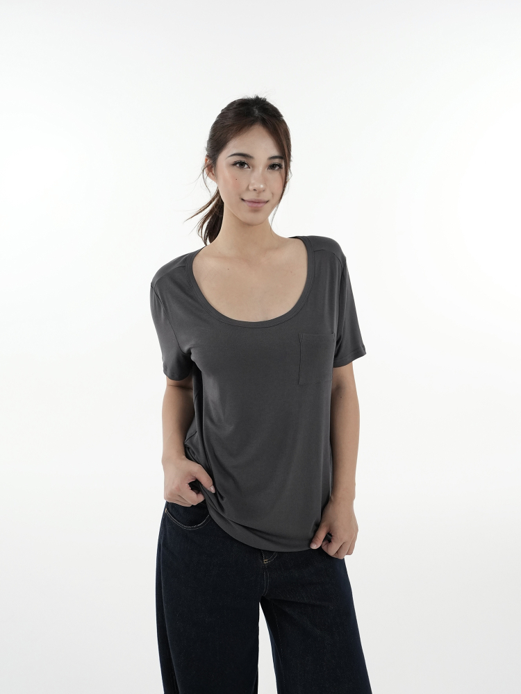 Cool Feel Loose Short Sleeve T-Shirt with Big Round Neck and Low-Cut Design - Perfect for Casual 90s Style Cool Feel Loose Short Sleeve T-Shirt with Big Round Neck and Low-Cut Design - Perfect for Casual 90s Style