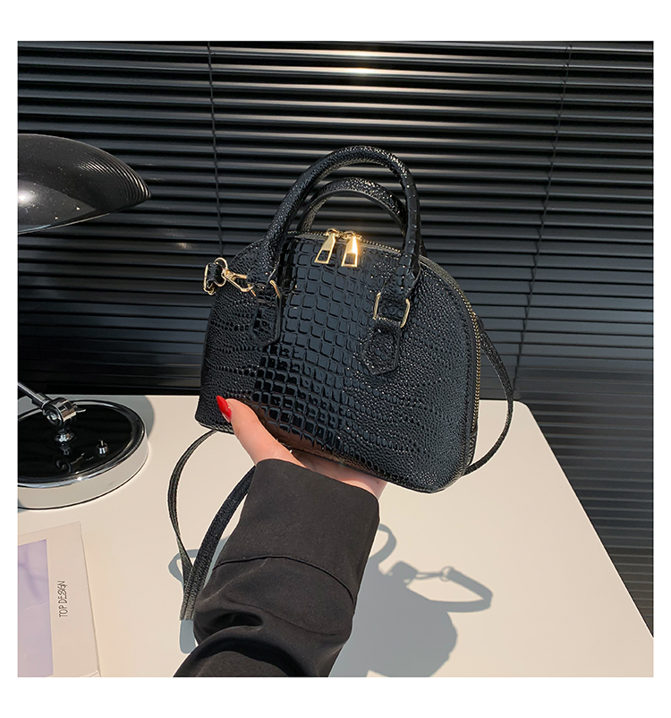 Crocodile Pattern Crossbody Shoulder Bag for Women, Vintage Shell Design, 2025 Summer Fashion Handheld Purse Crocodile Pattern Crossbody Shoulder Bag for Women, Vintage Shell Design, 2025 Summer Fashion Handheld Purse