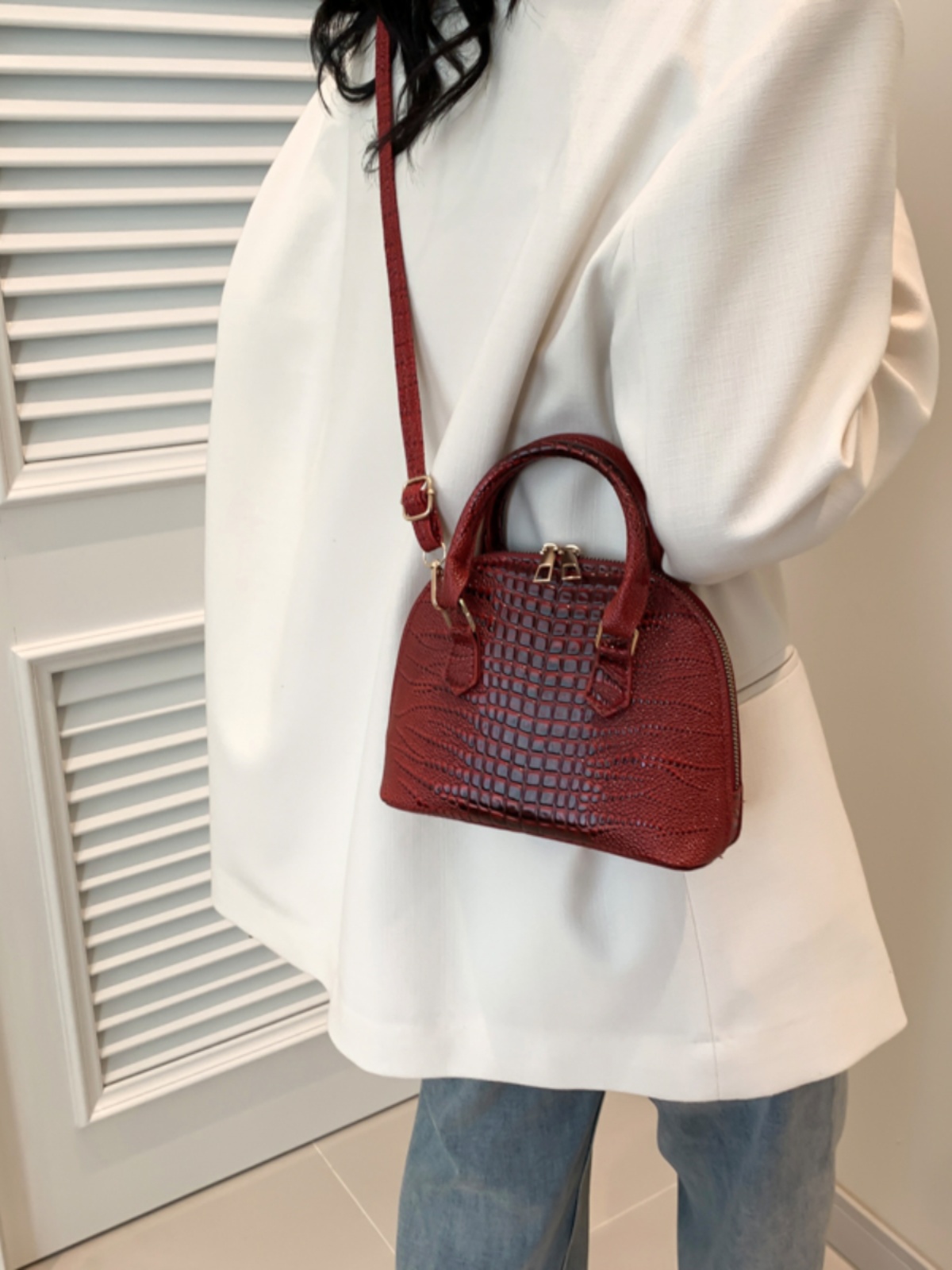 Crocodile Pattern Crossbody Shoulder Bag for Women, Vintage Shell Design, 2025 Summer Fashion Handheld Purse Crocodile Pattern Crossbody Shoulder Bag for Women, Vintage Shell Design, 2025 Summer Fashion Handheld Purse