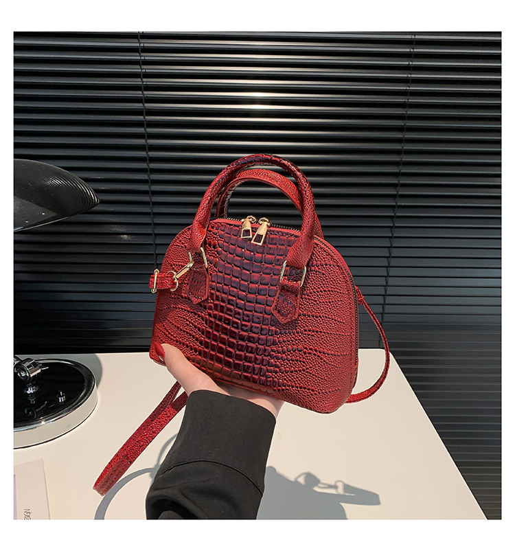 Crocodile Pattern Crossbody Shoulder Bag for Women, Vintage Shell Design, 2025 Summer Fashion Handheld Purse Crocodile Pattern Crossbody Shoulder Bag for Women, Vintage Shell Design, 2025 Summer Fashion Handheld Purse