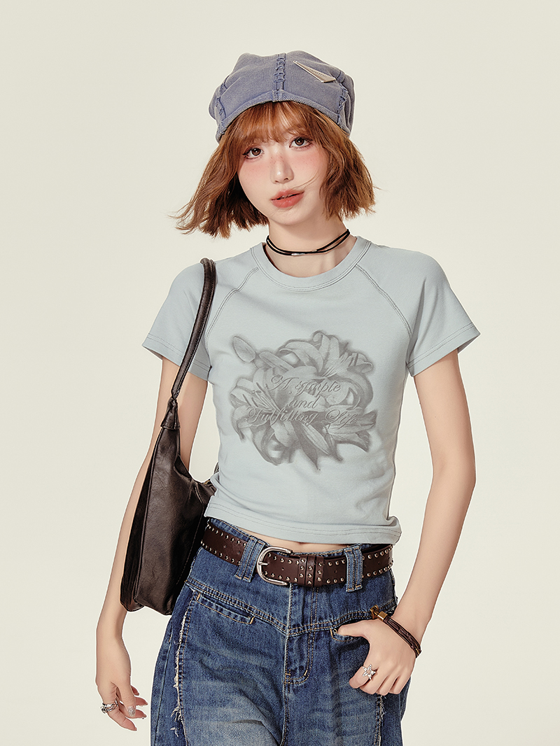 Cropped American Retro Raglan T-Shirt for Women, Short Sleeve Round Neck Top, Summer Style, Slim Fit, Trendy Y2K Fashion Cropped American Retro Raglan T-Shirt for Women, Short Sleeve Round Neck Top, Summer Style, Slim Fit, Trendy Y2K Fashion