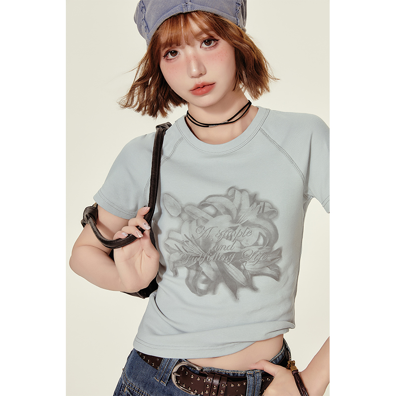 Cropped American Retro Raglan T-Shirt for Women, Short Sleeve Round Neck Top, Summer Style, Slim Fit, Trendy Y2K Fashion Cropped American Retro Raglan T-Shirt for Women, Short Sleeve Round Neck Top, Summer Style, Slim Fit, Trendy Y2K Fashion