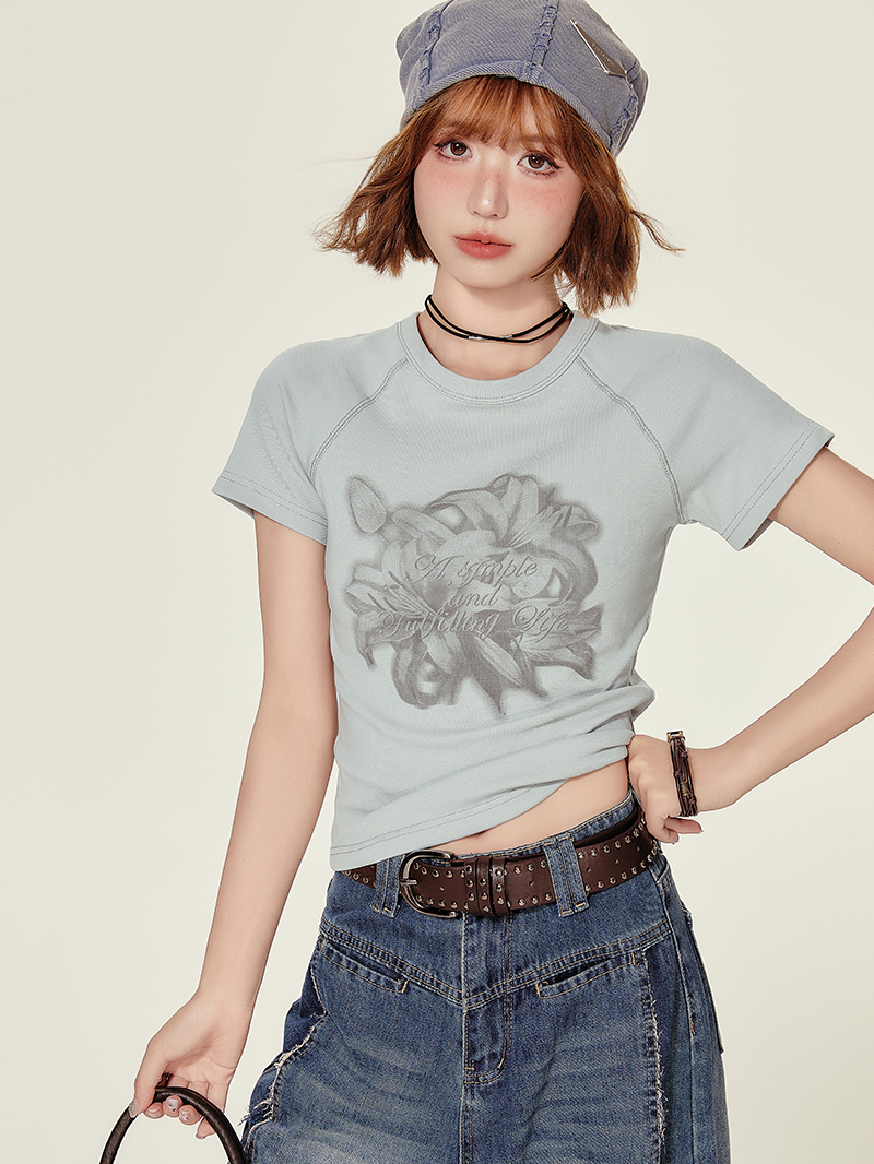 Cropped American Retro Raglan T-Shirt for Women, Short Sleeve Round Neck Top, Summer Style, Slim Fit, Trendy Y2K Fashion Cropped American Retro Raglan T-Shirt for Women, Short Sleeve Round Neck Top, Summer Style, Slim Fit, Trendy Y2K Fashion