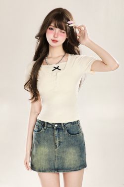 Cropped Summer T-Shirt for Women, Short-Sleeved with Unique Design, Trendy Casual Top for Stylish Girls