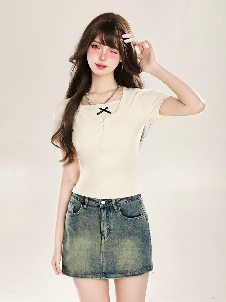 Cropped Summer T-Shirt for Women, Short-Sleeved with Unique Design, Trendy Casual Top for Stylish Girls Cropped Summer T-Shirt for Women, Short-Sleeved with Unique Design, Trendy Casual Top for Stylish Girls