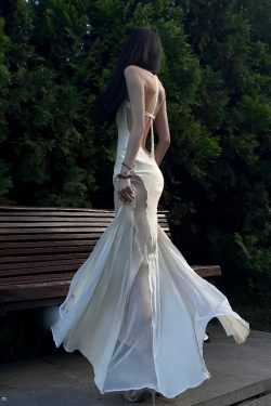 Cross-Back Sleeveless Dress - High-End Seaside Goddess Look for Vacation, Elegant Design with Coastal Vibes