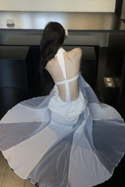 Cross-Back Sleeveless Dress - High-End Seaside Goddess Look for Vacation, Elegant Design with Coastal Vibes