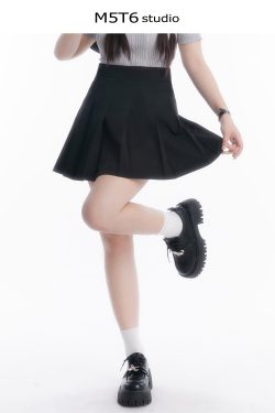 Curvy Tear Manga Girl High Polo Short Knit Top and High-Waisted Skirt Set - Y2K Style Fashion Ensemble