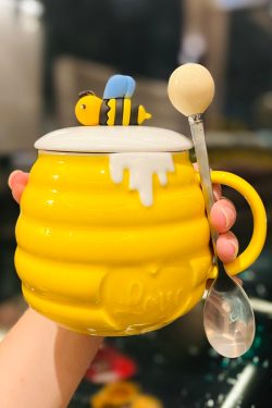 Cute Bee Ceramic Mug with Lid and Spoon - Perfect Breakfast Mug for Girls, Best Friend Birthday Gift, Water and Coffee Cup