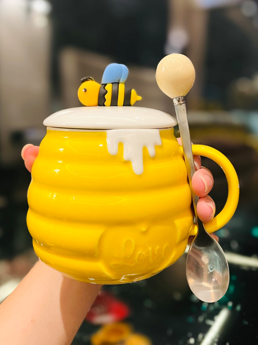 Cute Bee Ceramic Mug with Lid and Spoon - Perfect Breakfast Mug for Girls, Best Friend Birthday Gift, Water and Coffee Cup Cute Bee Ceramic Mug with Lid and Spoon - Perfect Breakfast Mug for Girls, Best Friend Birthday Gift, Water and Coffee Cup