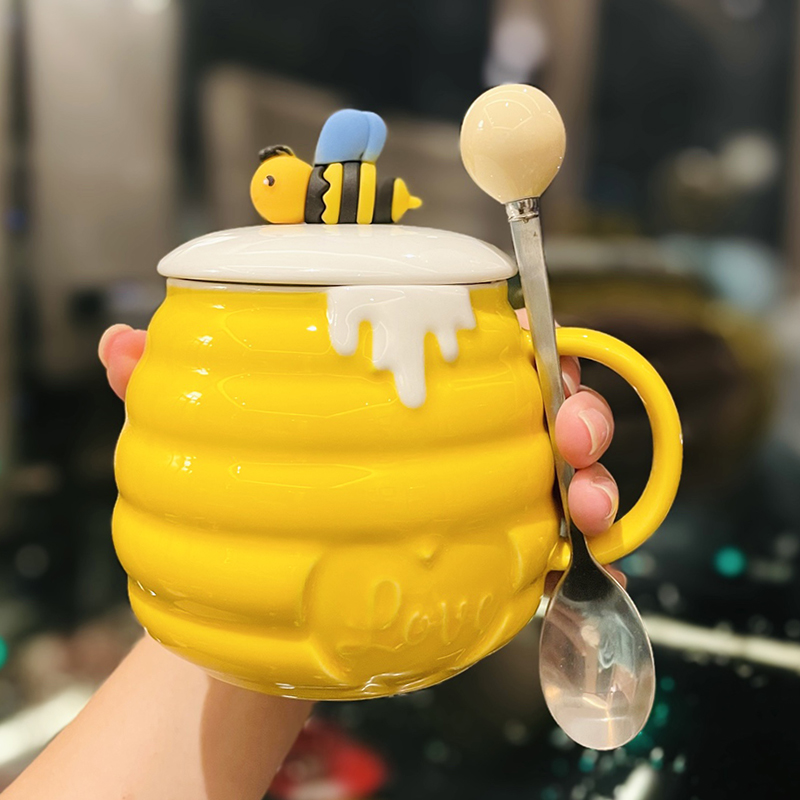 Cute Bee Ceramic Mug with Lid and Spoon - Perfect Breakfast Mug for Girls, Best Friend Birthday Gift, Water and Coffee Cup Cute Bee Ceramic Mug with Lid and Spoon - Perfect Breakfast Mug for Girls, Best Friend Birthday Gift, Water and Coffee Cup