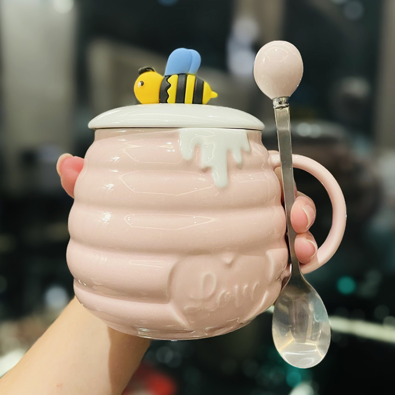 Cute Bee Ceramic Mug with Lid and Spoon - Perfect Breakfast Mug for Girls, Best Friend Birthday Gift, Water and Coffee Cup Cute Bee Ceramic Mug with Lid and Spoon - Perfect Breakfast Mug for Girls, Best Friend Birthday Gift, Water and Coffee Cup