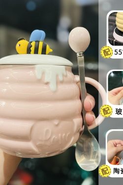 Cute Bee Ceramic Mug with Lid and Spoon - Perfect Breakfast Mug for Girls, Best Friend Birthday Gift, Water and Coffee Cup