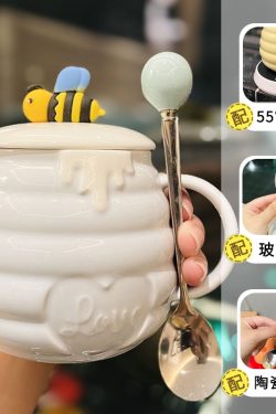 Cute Bee Ceramic Mug with Lid and Spoon - Perfect Breakfast Mug for Girls, Best Friend Birthday Gift, Water and Coffee Cup