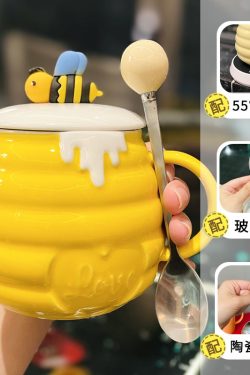 Cute Bee Ceramic Mug with Lid and Spoon - Perfect Breakfast Mug for Girls, Best Friend Birthday Gift, Water and Coffee Cup
