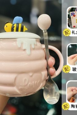 Cute Bee Ceramic Mug with Lid and Spoon - Perfect Breakfast Mug for Girls, Best Friend Birthday Gift, Water and Coffee Cup