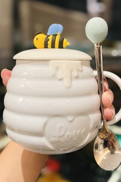 Cute Bee Ceramic Mug with Lid and Spoon - Perfect Breakfast Mug for Girls, Best Friend Birthday Gift, Water and Coffee Cup