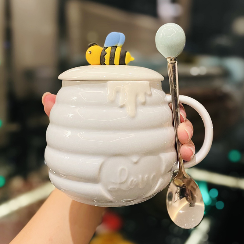 Cute Bee Ceramic Mug with Lid and Spoon - Perfect Breakfast Mug for Girls, Best Friend Birthday Gift, Water and Coffee Cup Cute Bee Ceramic Mug with Lid and Spoon - Perfect Breakfast Mug for Girls, Best Friend Birthday Gift, Water and Coffee Cup