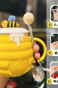 Cute Bee Ceramic Mug with Lid and Spoon - Perfect Breakfast Mug for Girls, Best Friend Birthday Gift, Water and Coffee Cup