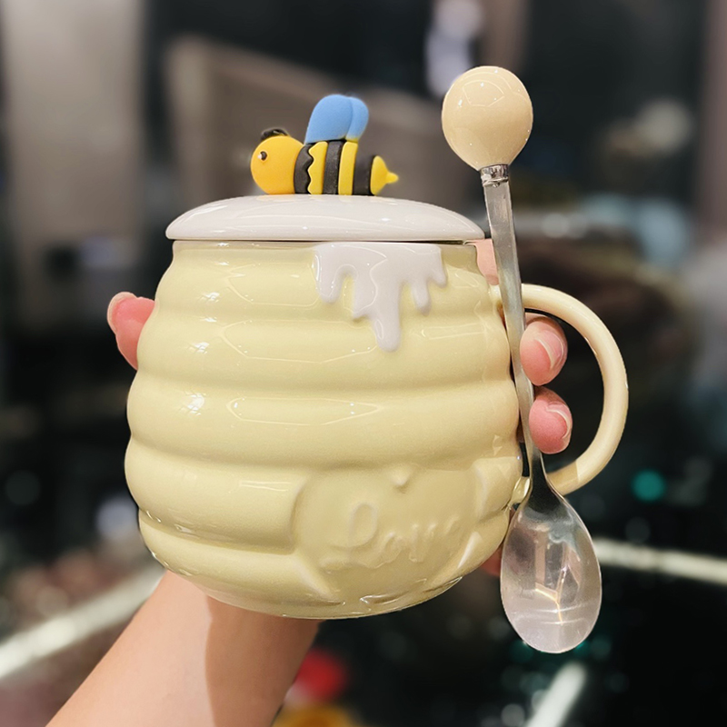Cute Bee Ceramic Mug with Lid and Spoon - Perfect Breakfast Mug for Girls, Best Friend Birthday Gift, Water and Coffee Cup Cute Bee Ceramic Mug with Lid and Spoon - Perfect Breakfast Mug for Girls, Best Friend Birthday Gift, Water and Coffee Cup