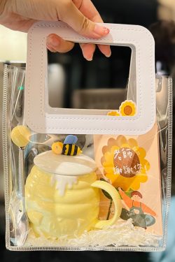 Cute Bee Ceramic Mug with Lid and Spoon - Perfect Breakfast Mug for Girls, Best Friend Birthday Gift, Water and Coffee Cup