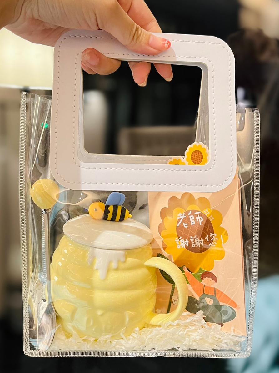 Cute Bee Ceramic Mug with Lid and Spoon - Perfect Breakfast Mug for Girls, Best Friend Birthday Gift, Water and Coffee Cup Cute Bee Ceramic Mug with Lid and Spoon - Perfect Breakfast Mug for Girls, Best Friend Birthday Gift, Water and Coffee Cup