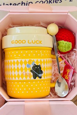 Cute Ceramic Water Cup with Lid, Girly Heart Mug for Iced Americano & Breakfast Milk, Ideal for Coffee Lovers