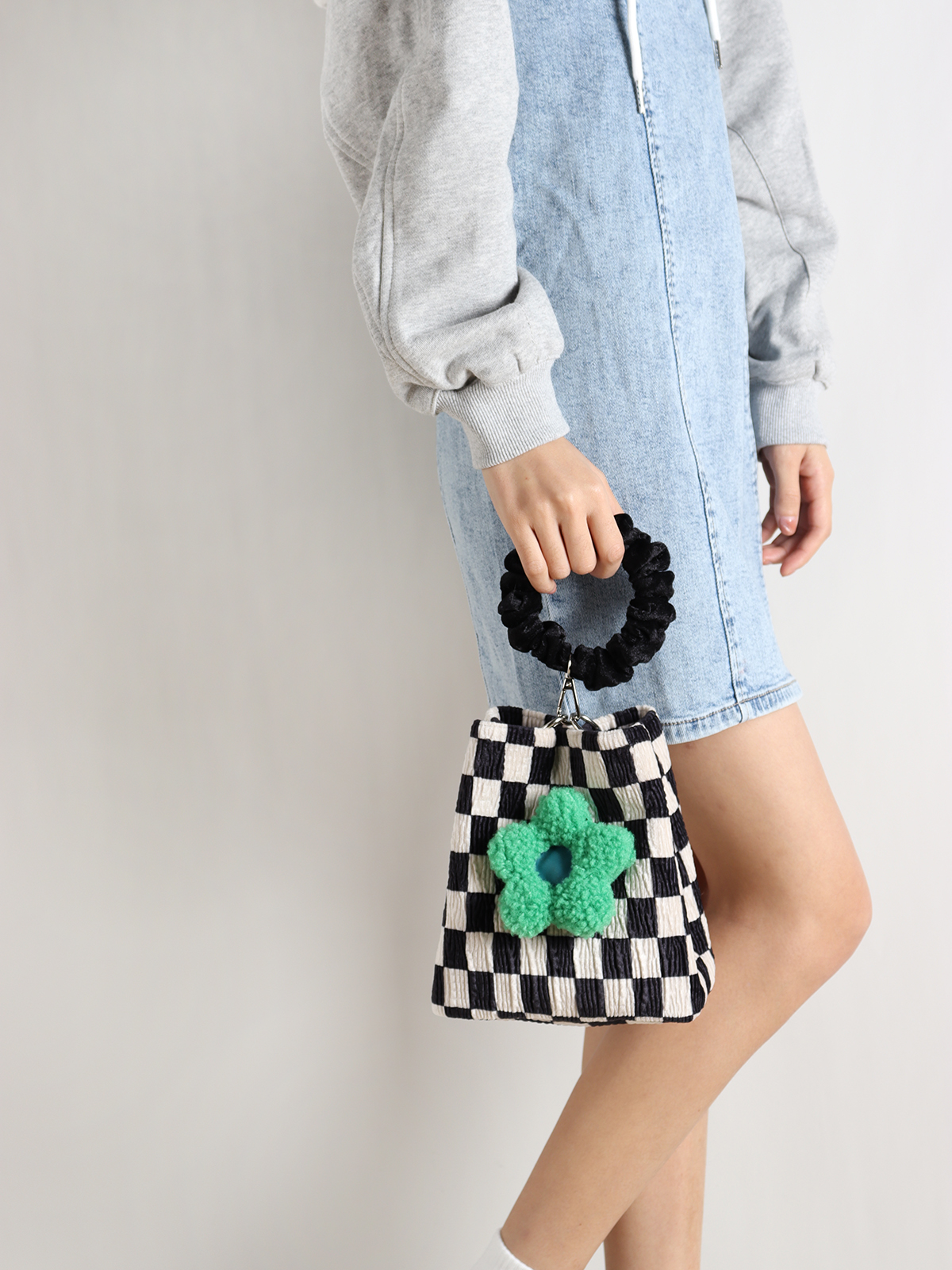 Cute Checkered Bucket Bag - Soft Floral Tote Crossbody for Spring/Summer - Large Capacity Niche Fashion Accessory Cute Checkered Bucket Bag - Soft Floral Tote Crossbody for Spring/Summer - Large Capacity Niche Fashion Accessory