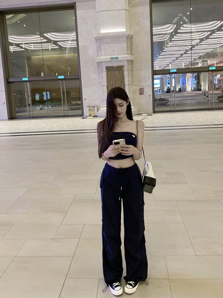 Dark Blue Low-Waist Cargo Pants for Women - Loose Fit, Slimming Casual Floor-Length Style, Perfect for Y2K and Everyday Wear Dark Blue Low-Waist Cargo Pants for Women - Loose Fit, Slimming Casual Floor-Length Style, Perfect for Y2K and Everyday Wear