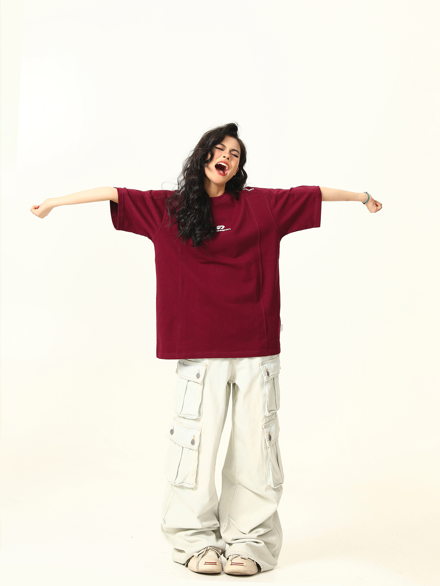 Dark Red Heavyweight Cotton Short-Sleeve T-Shirt for Women with Retro Letter Print – Stylish American 90s Vintage Look Dark Red Heavyweight Cotton Short-Sleeve T-Shirt for Women with Retro Letter Print – Stylish American 90s Vintage Look