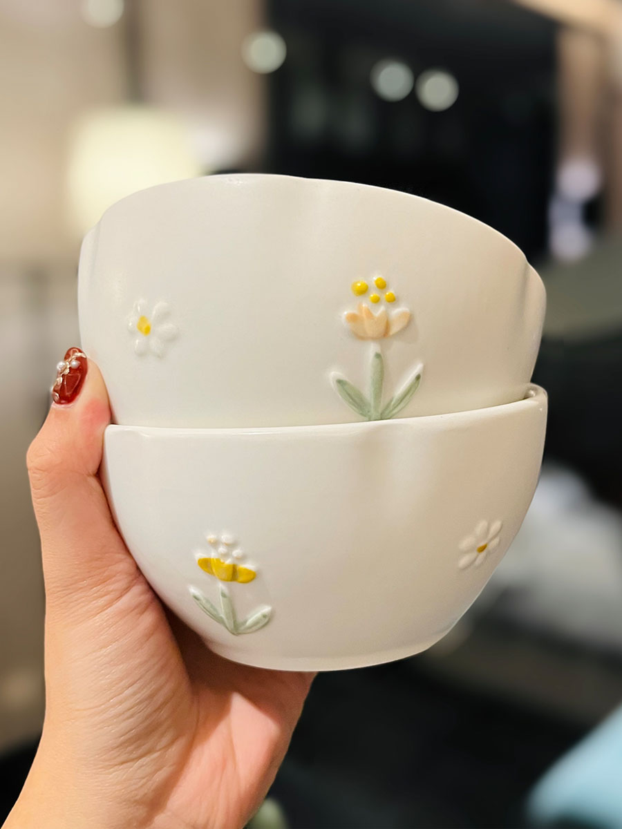Delicate Daisy Flower Relief Ceramic Rice Bowl - 5-Inch Underglaze Soup Bowl for Home Decor, Aesthetic Kitchenware Delicate Daisy Flower Relief Ceramic Rice Bowl - 5-Inch Underglaze Soup Bowl for Home Decor, Aesthetic Kitchenware
