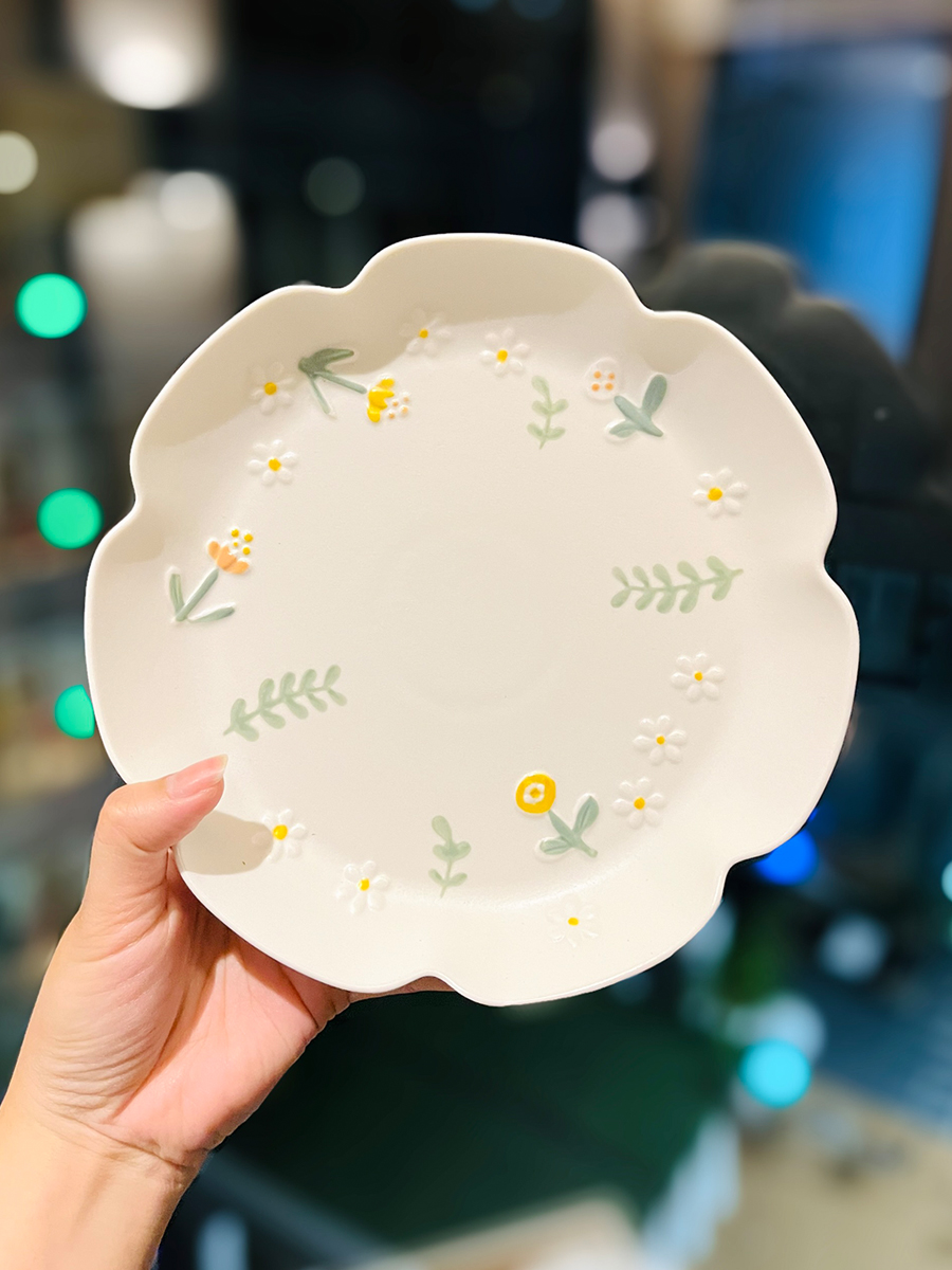 Delicate Daisy Flower Relief Ceramic Rice Bowl - 5-Inch Underglaze Soup Bowl for Home Decor, Aesthetic Kitchenware Delicate Daisy Flower Relief Ceramic Rice Bowl - 5-Inch Underglaze Soup Bowl for Home Decor, Aesthetic Kitchenware