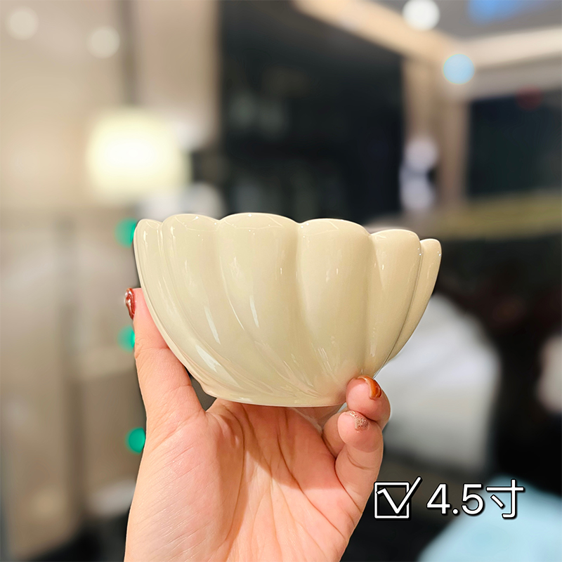 Delicate Daisy Flower Relief Ceramic Rice Bowl - 5-Inch Underglaze Soup Bowl for Home Decor, Aesthetic Kitchenware Delicate Daisy Flower Relief Ceramic Rice Bowl - 5-Inch Underglaze Soup Bowl for Home Decor, Aesthetic Kitchenware