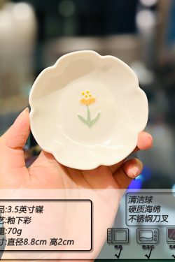Delicate Daisy Flower Relief Ceramic Rice Bowl - 5-Inch Underglaze Soup Bowl for Home Decor, Aesthetic Kitchenware