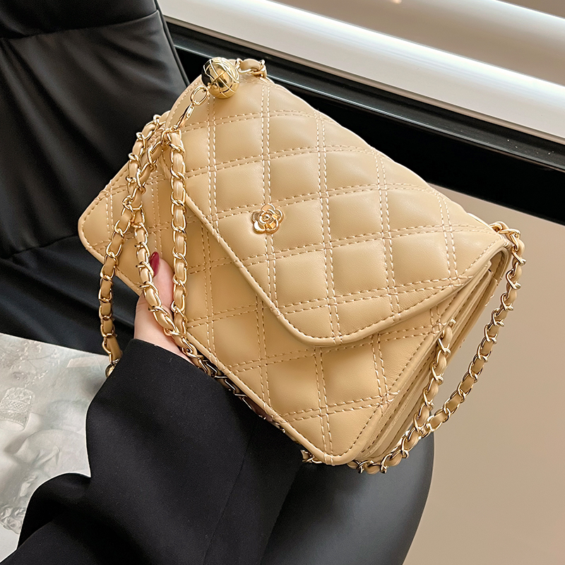 Diamond-Patterned Shoulder Bag for Women - Sweet Fashionable Underarm Crossbody Chain Bag, Elegant Style for Any Occasion Diamond-Patterned Shoulder Bag for Women - Sweet Fashionable Underarm Crossbody Chain Bag, Elegant Style for Any Occasion