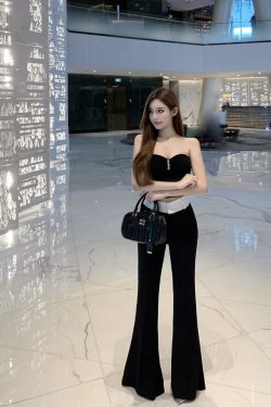 Diamond Strapless Top with Built-In Padding - Fitted Shirt for Stylish Elegance - Perfect for Y2K and Night Out Looks