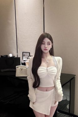 Diamond Strapless Top with Built-In Padding - Fitted Shirt for Stylish Elegance - Perfect for Y2K and Night Out Looks