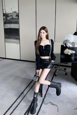 Diamond Strapless Top with Built-In Padding - Fitted Shirt for Stylish Elegance - Perfect for Y2K and Night Out Looks