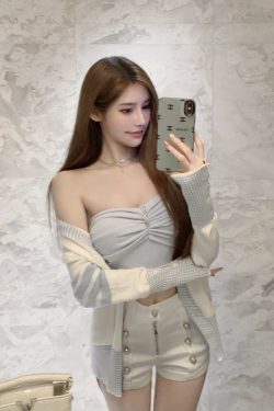 Diamond Strapless Top with Built-In Padding - Fitted Shirt for Stylish Elegance - Perfect for Y2K and Night Out Looks