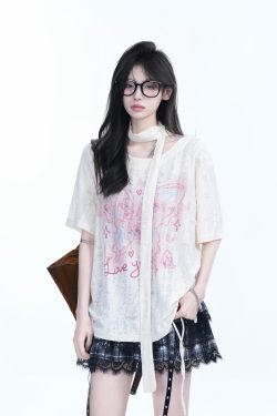 Distressed Butterfly Short-Sleeve T-Shirt with "Sit and Eat Until the Mountains are Empty" Graphic – Trendy American Style, Casual Fit