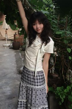 Doll Collar Short-Sleeve Shirt for Women, Miu-Style Bow Tie Waist-Cinching Slim-Fit Top, Summer Fashion Essential