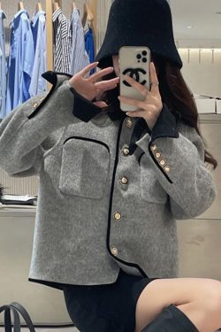 Double-Sided Cashmere Short Coat for Women with Gold Buttons - French Style Petite Woolen Jacket for Autumn and Winter 2024