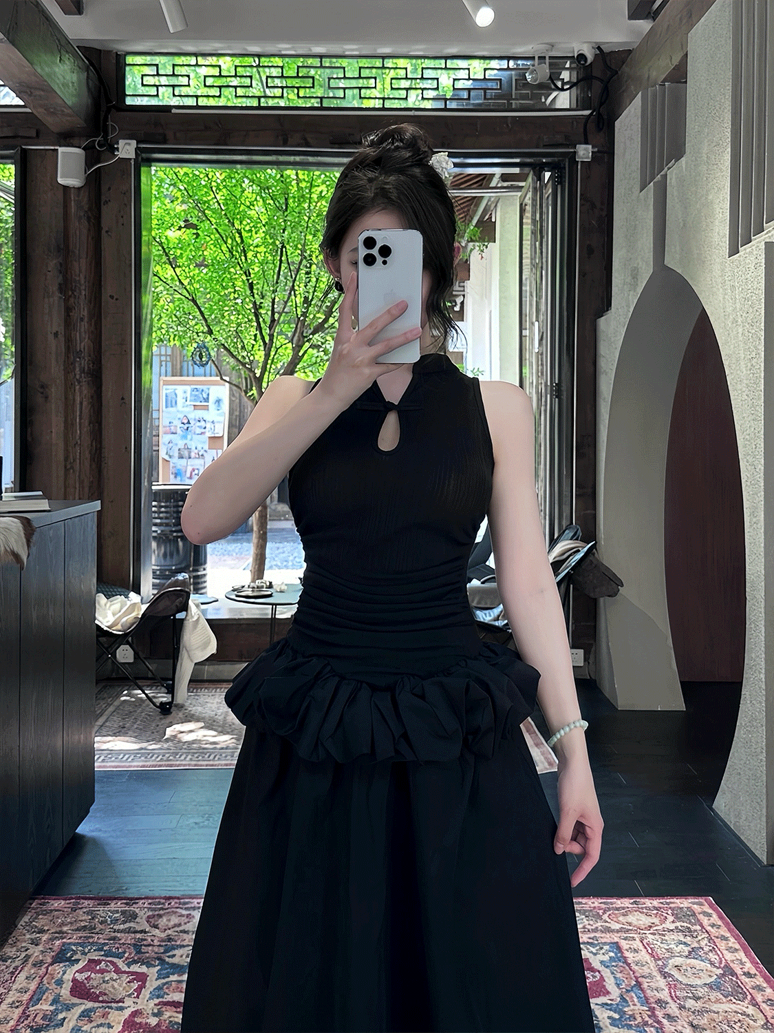 Elegant Black Chinese Style Buttoned Puff Long Skirt - Slimming Hollow-Out Design, Perfect for Formal Ceremonies and Events Elegant Black Chinese Style Buttoned Puff Long Skirt - Slimming Hollow-Out Design, Perfect for Formal Ceremonies and Events