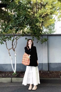 Elegant Black Suit Jacket for Women, Loose Fit Blazer for Petite Figures, High-End Spring Autumn Style, College Chic Fashion