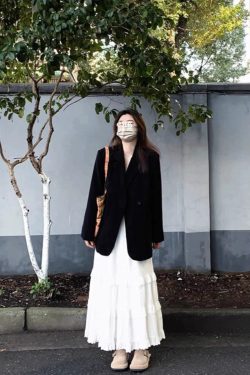 Elegant Black Suit Jacket for Women, Loose Fit Blazer for Petite Figures, High-End Spring Autumn Style, College Chic Fashion