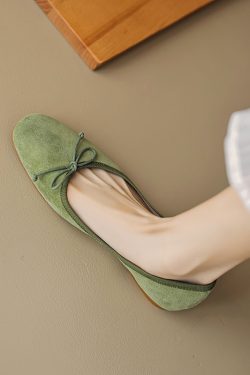 Elegant Caramel-Colored Lambskin Bow Flat Shoes for Women - Timeless Design, Shallow Mouth, Perfect for Everyday Wear
